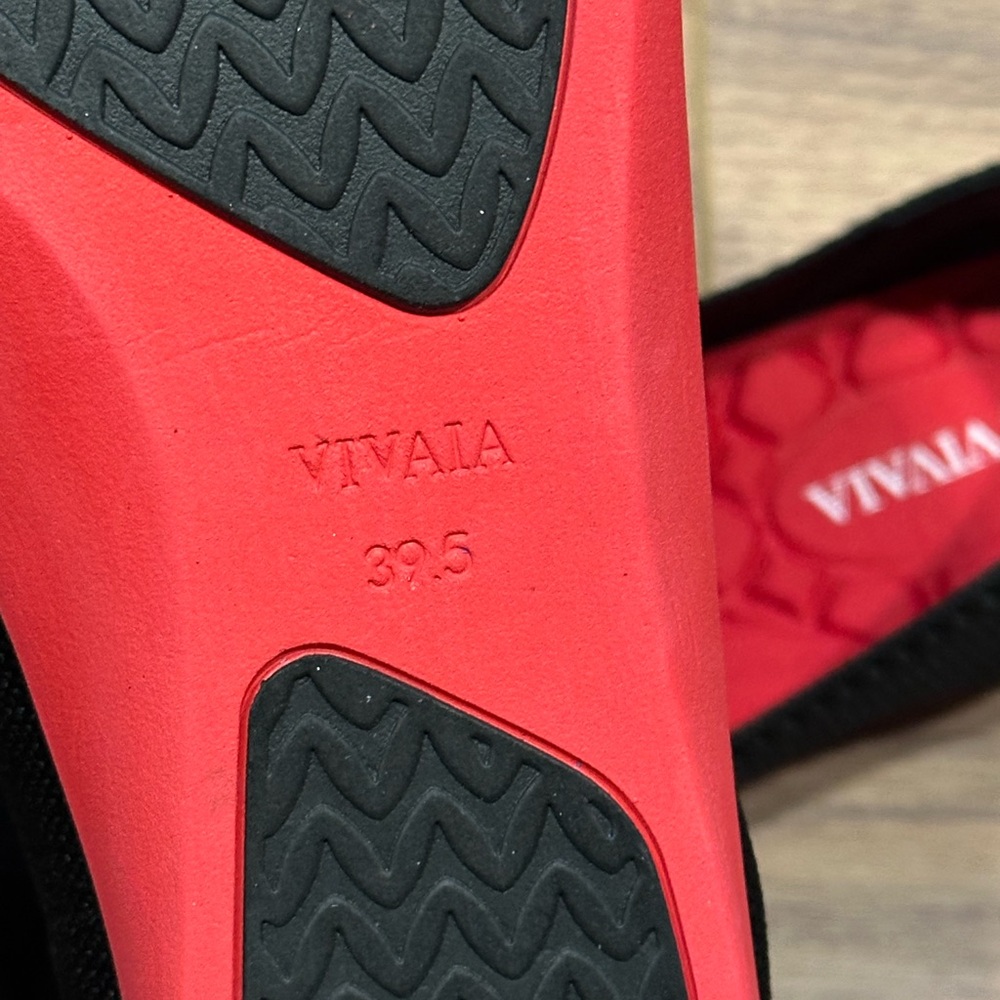 Vivaia Lightweight Pointed-Ballet Flats (Aria Walker) in Black/Red Size 39.5 - Picture 13 of 15